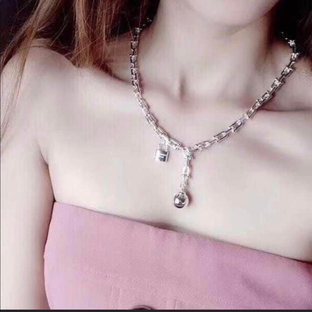 Silver stainless steel woman’s necklace